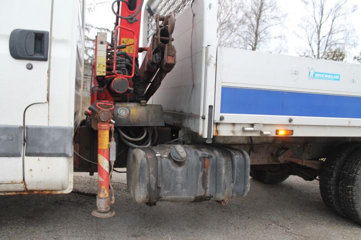 737882-14 Crane truck IVECO 35C12 Year 2004