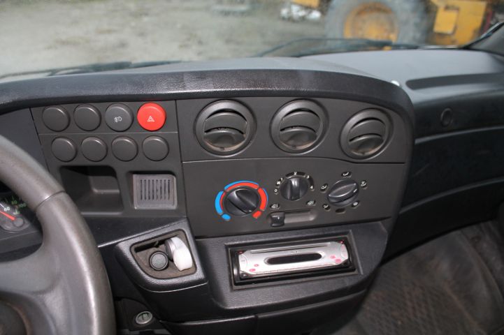 737882-34 Crane truck IVECO 35C12 Year 2004