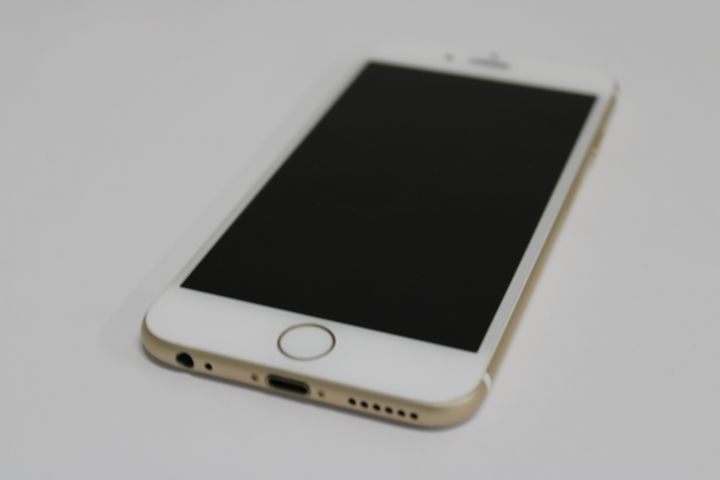 737905-20 Iphone x7 (icloud-locked)