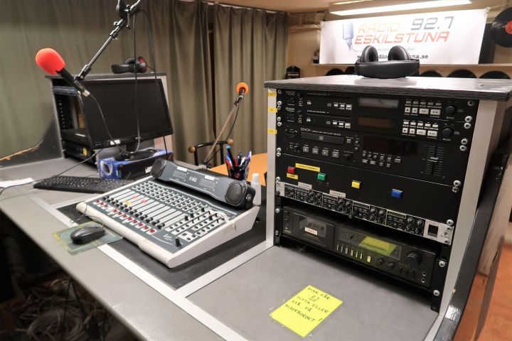 458261-1 Radio KFUM 92.7