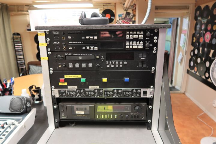 458261-2 Radio KFUM 92.7