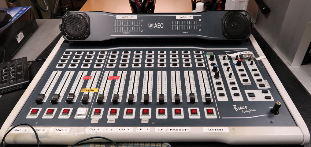 458261-3 Radio KFUM 92.7
