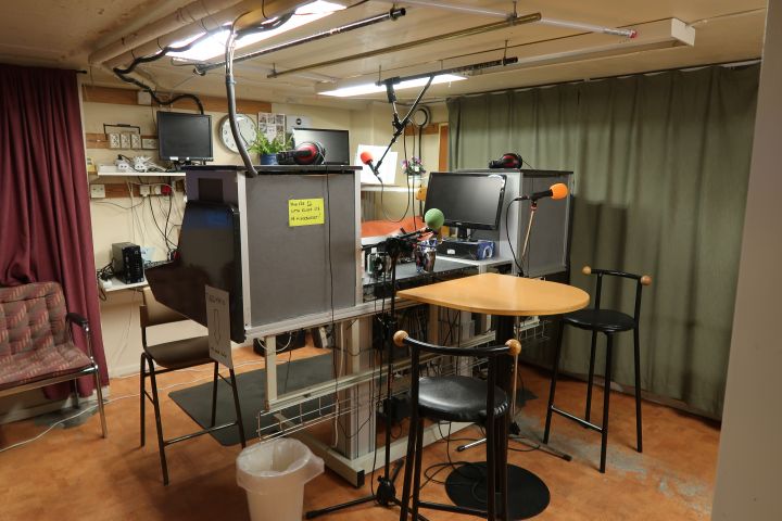 458261-12 Radio KFUM 92.7