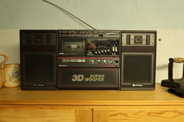 458261-23 Radio KFUM 92.7