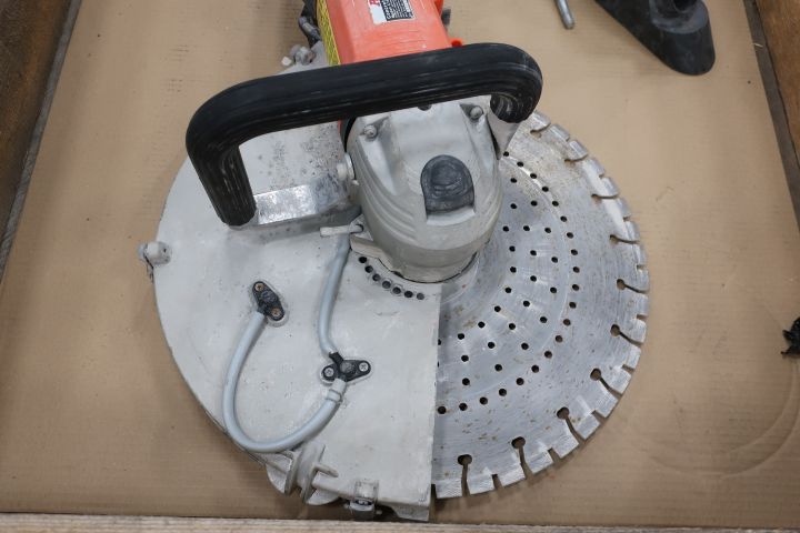 738904-2 Concrete saw AGP C16