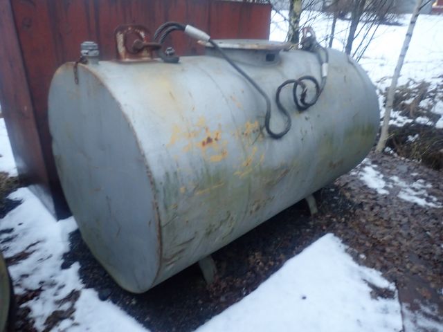 687297-1 Two Farmartankar tanks