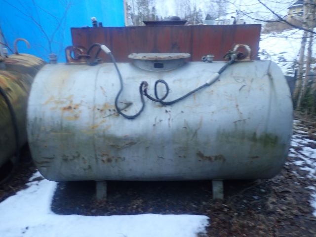 687297-2 Two Farmartankar tanks