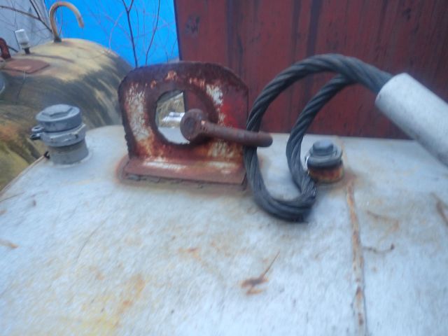 687297-5 Two Farmartankar tanks