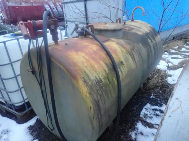 687297-6 Two Farmartankar tanks