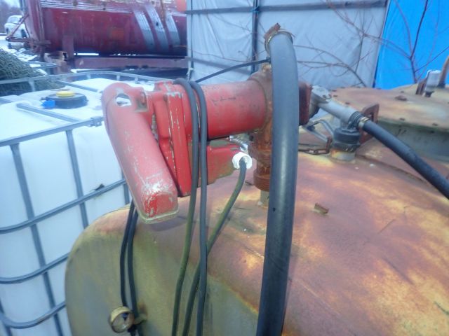 687297-9 Two Farmartankar tanks