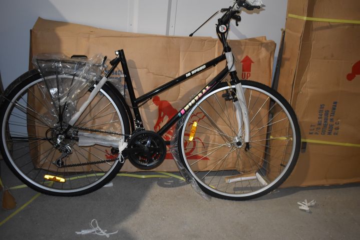 682507-1 Mistral 18 vxl. 26¨Svart Ny