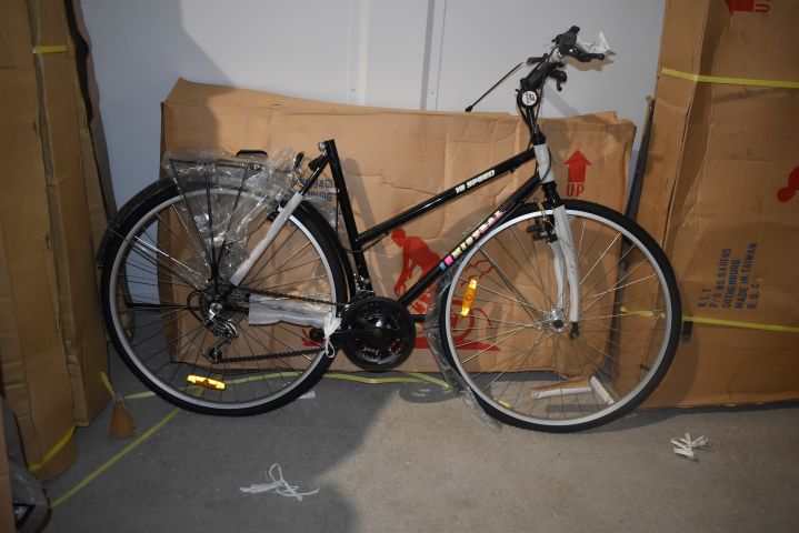 682507-7 Mistral 18 vxl. 26¨Svart Ny