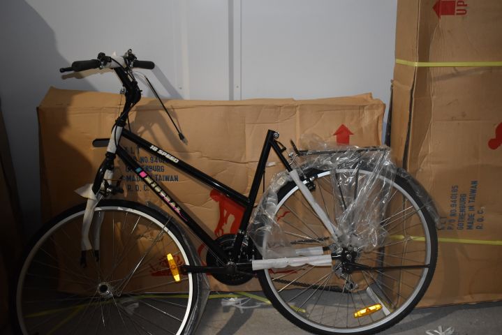 682507-9 Mistral 18 vxl. 26¨Svart Ny