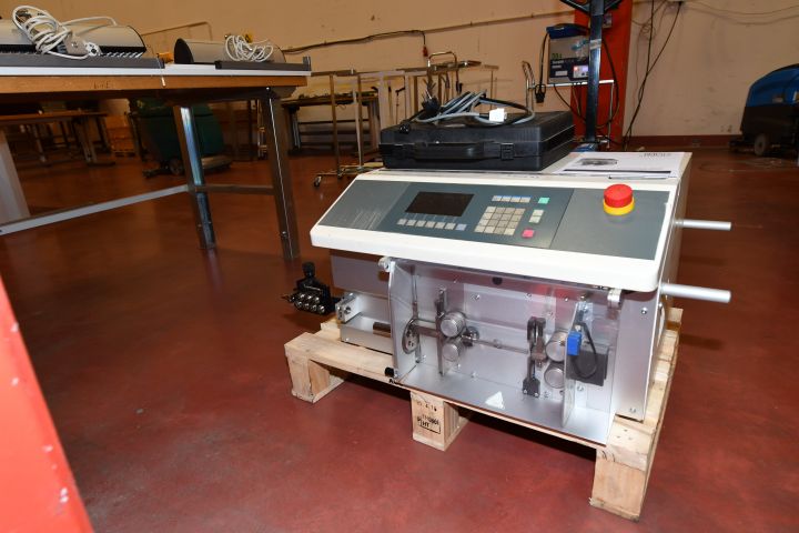 740273-3 Automatic cutting & cable strip machine