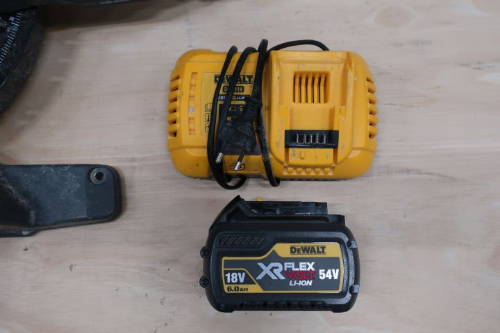 740569-7 Battery-powered saw / saw DeWALT DCS777