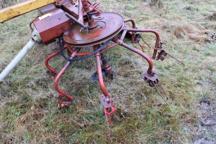 665306-4 Tractor tedder