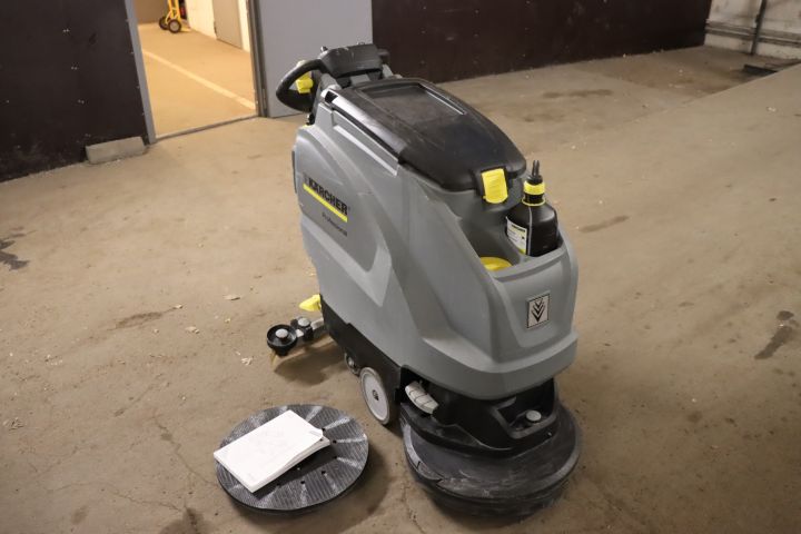 742739-17 Scrubber Kärcher B40 W