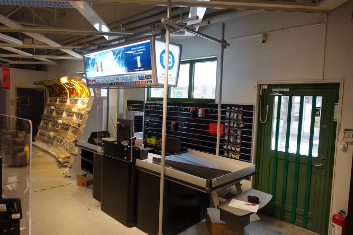 748158-1 Complete checkout line with tobacco rack