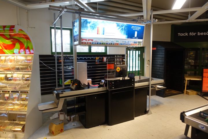 748158-3 Complete checkout line with tobacco rack