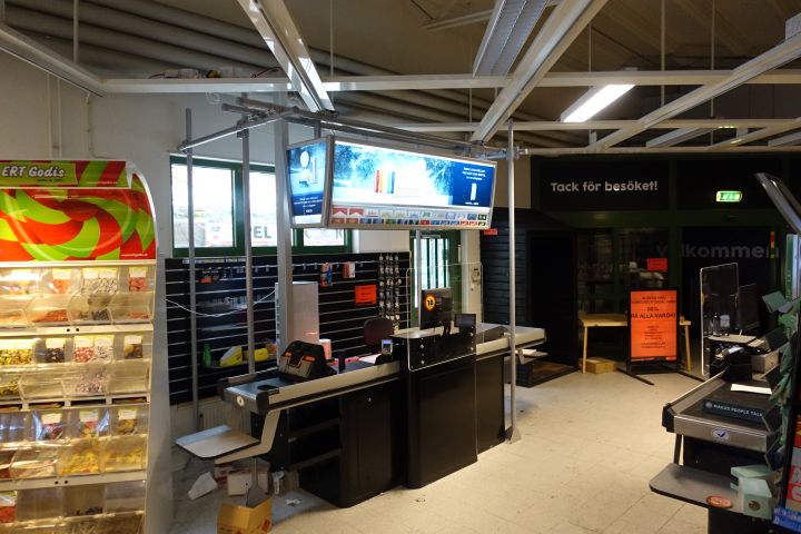 748158-4 Complete checkout line with tobacco rack