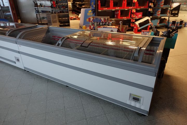 748171-1 Frysbox med korgar och lucka