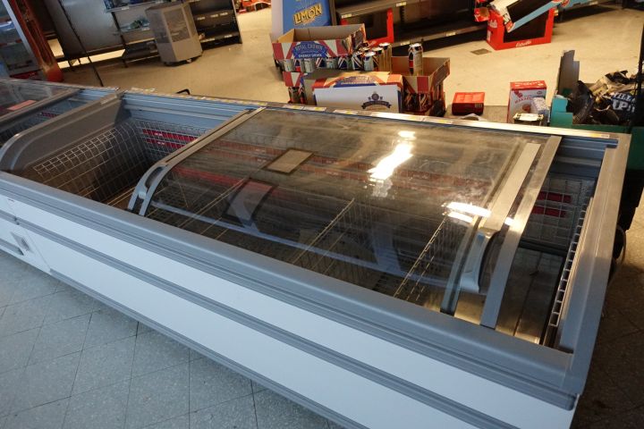 748171-2 Frysbox med korgar och lucka