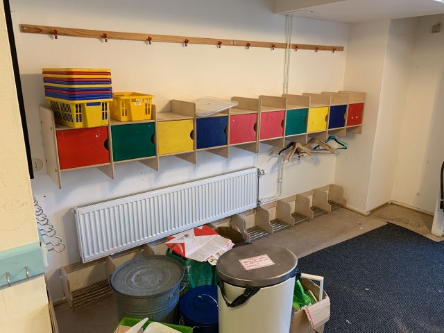 731784-3 Clothes shelves with cabinets for preschool activities and mixed consumption for crafts