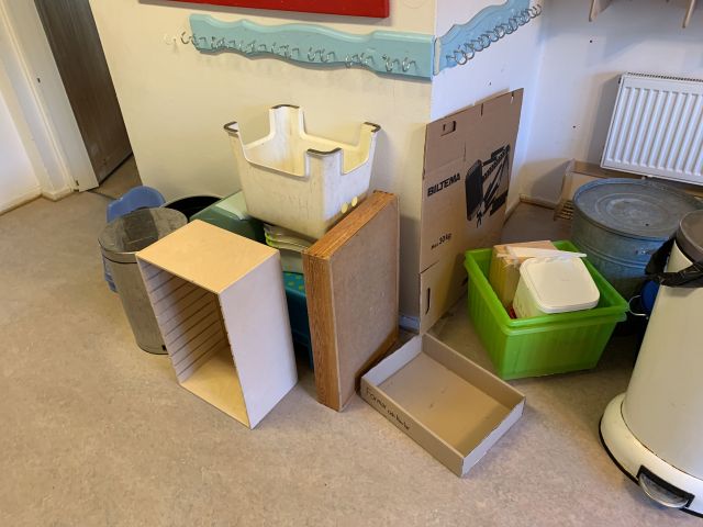 731784-5 Clothes shelves with cabinets for preschool activities and mixed consumption for crafts