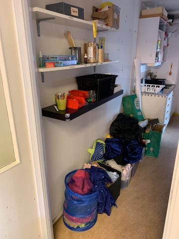 731784-6 Clothes shelves with cabinets for preschool activities and mixed consumption for crafts