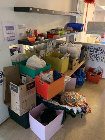 731784-8 Clothes shelves with cabinets for preschool activities and mixed consumption for crafts