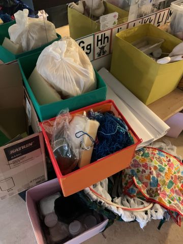 731784-9 Clothes shelves with cabinets for preschool activities and mixed consumption for crafts