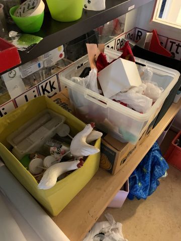 731784-10 Clothes shelves with cabinets for preschool activities and mixed consumption for crafts