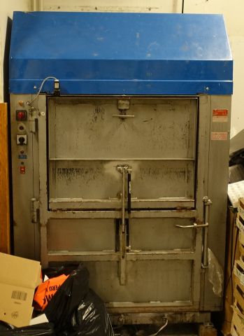 748207-1 Cardboard press