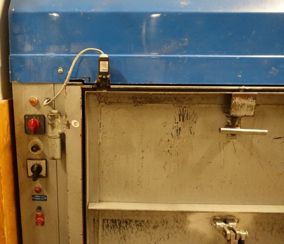 748207-4 Cardboard press