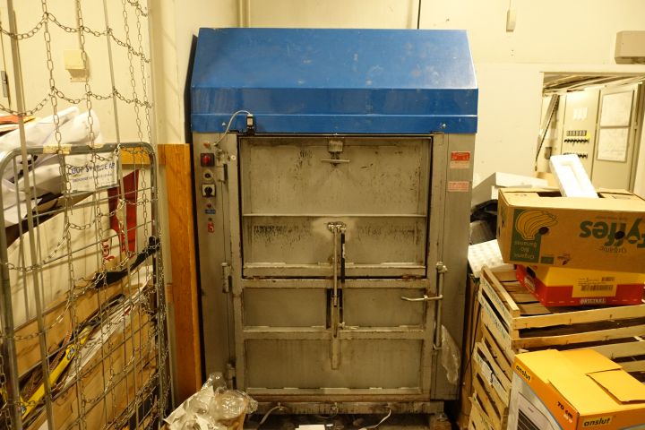 748207-3 Cardboard press