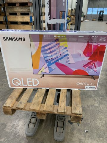 746598-2 43 "4K QLED-TV Samsung QE43Q60TAUXXC