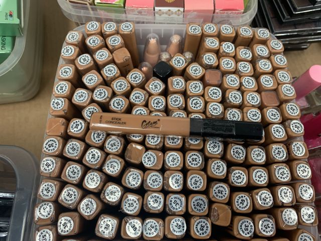 731797-5 Makeup and perfume, party