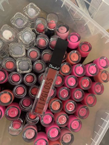 731797-21 Makeup and perfume, party