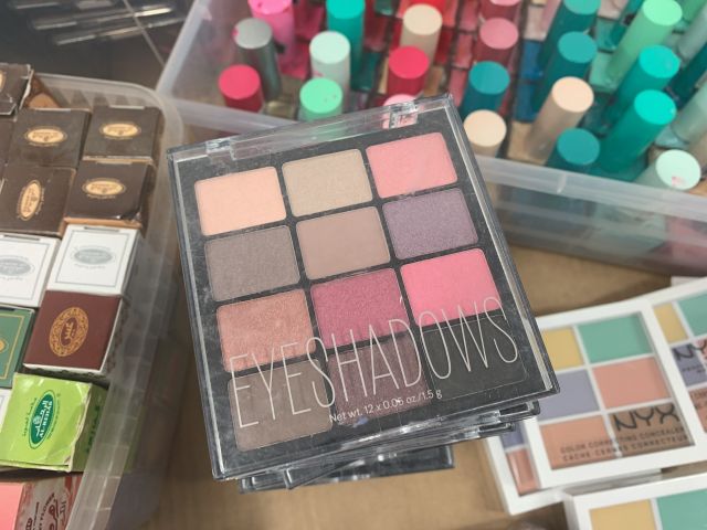 731797-22 Makeup and perfume, party