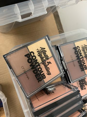 731797-26 Makeup and perfume, party