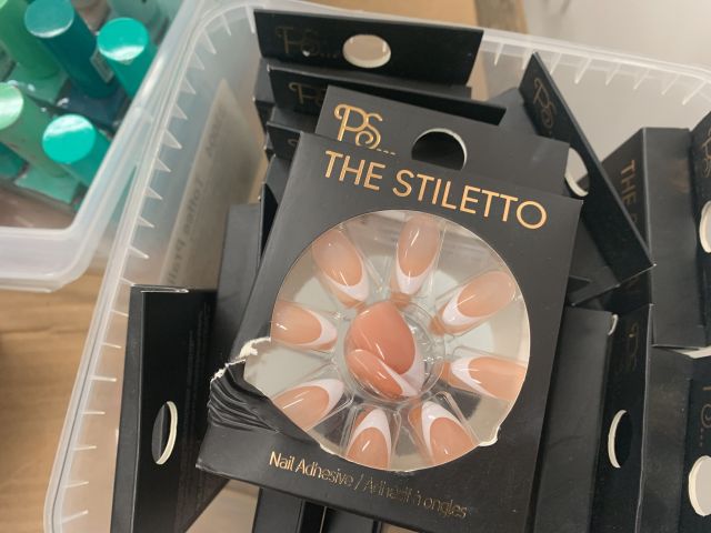 731797-37 Makeup and perfume, party