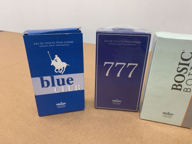 731797-44 Makeup and perfume, party