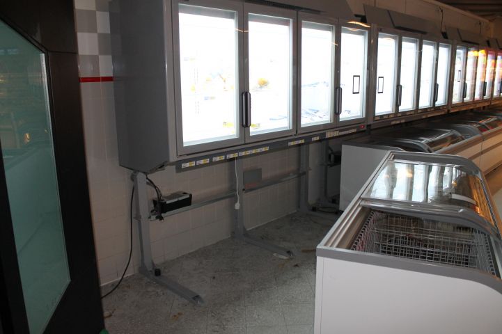 748163-5 Raised freezer Costan