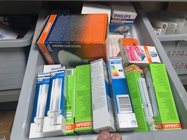 717366-16 Mixed light sources / lamps