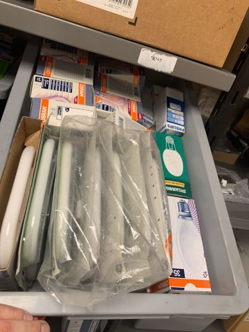 717366-17 Mixed light sources / lamps