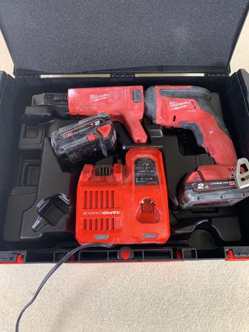 744077-13 Milwaukee M18 FSG / CA55