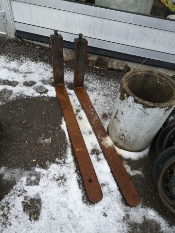 749844-23 Forklift - Shinko