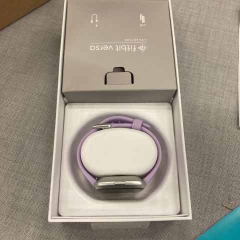 749892-2 Heart rate monitor Fitbit Versa Lite Lilac / Silver