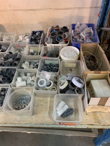 676914-8 Parti med tillbehör till badkar, bubbelpool, dusch mm.