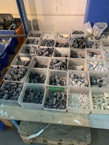 676914-10 Parti med tillbehör till badkar, bubbelpool, dusch mm.